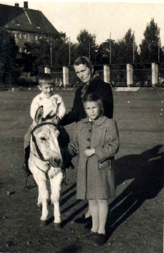Elblg 1956 rok, Moja Kochana Mama 1914-1971, Droga Siostrzyczka i ja (ten na ole)